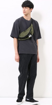 ADAM ET ROPÉ HOMME - アダム エ ロペ オム | モード感あるシルエットがコーディネートを格上げするTシャツ(2018/04/19)