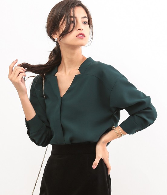 ROPE【Oggi10月号掲載】ドロップショルダーノッチネックブラウス